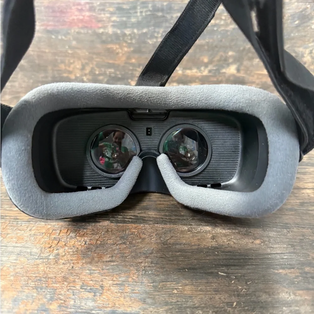 Samsung Black Gear VR Smartphone VR Headset with Ergonomic Design